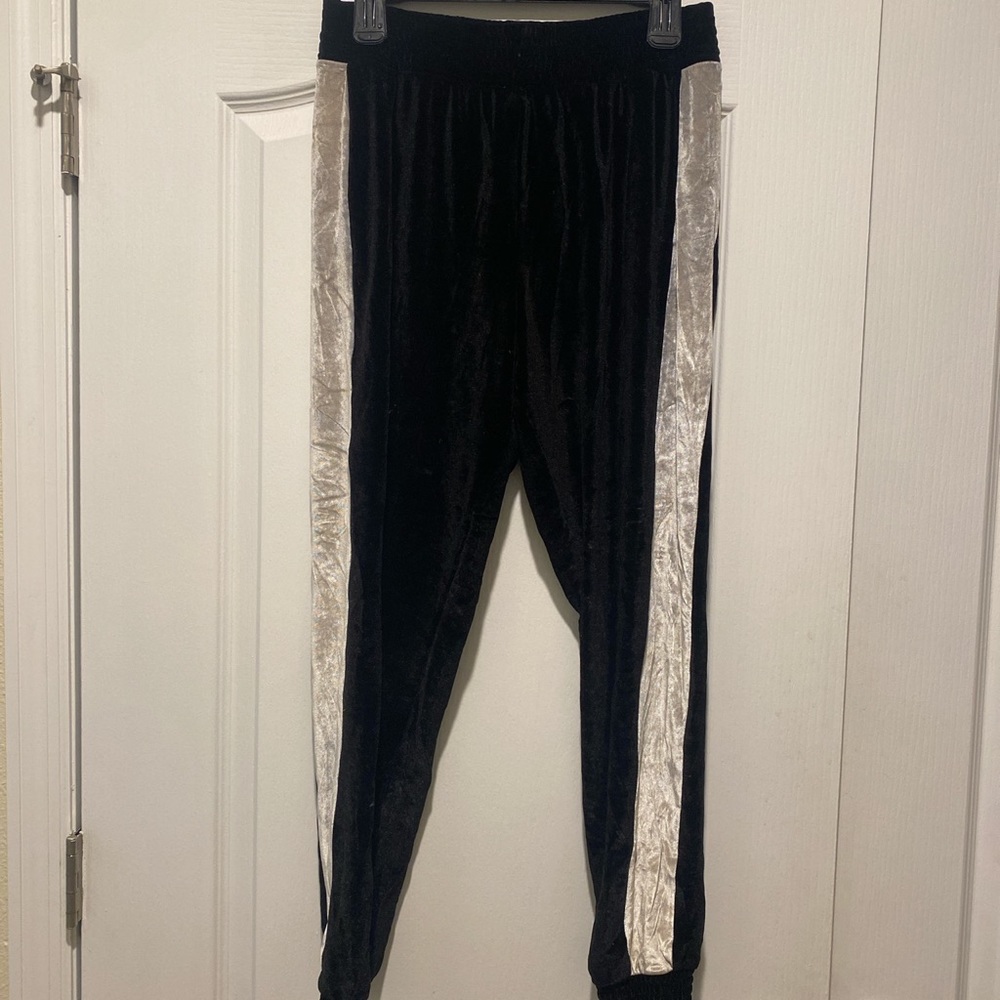 Velvet jogger with white stripe